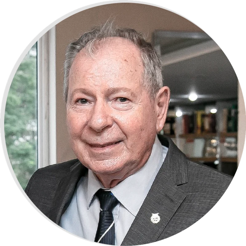 Dr. Avelino Ricardo Hass